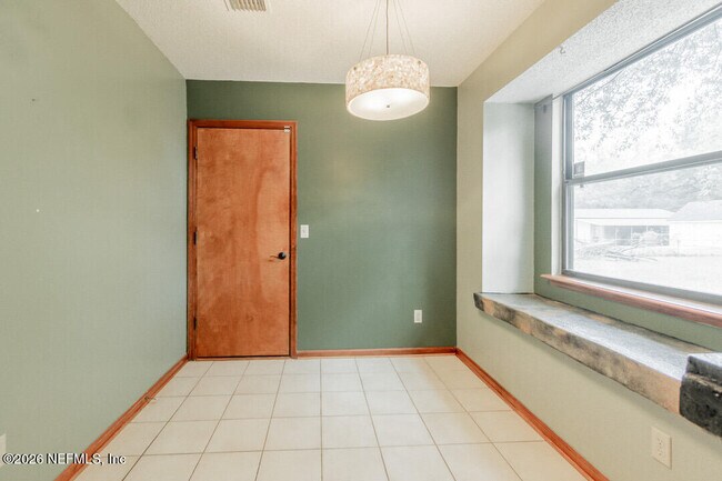 Building Photo - 4523 Chipmunk Rd