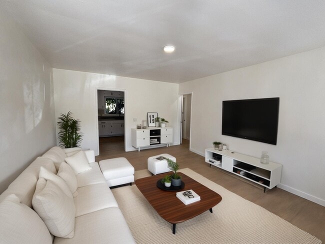 Primary Photo - 6817-6819 N Figueroa St