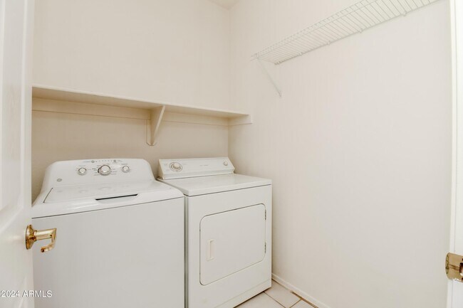 Building Photo - 1375 W Musket Way