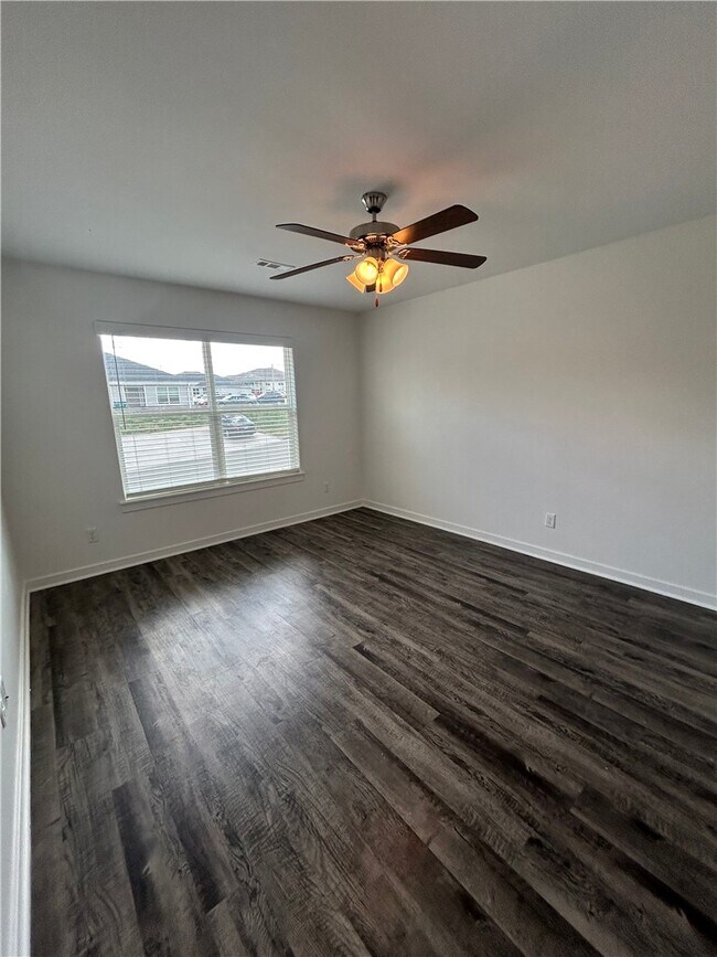 Building Photo - 636 Hidden Springs Dr