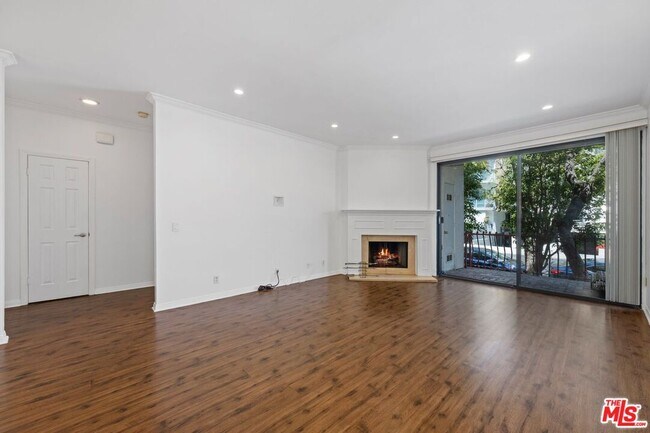 Building Photo - 2031 S Bentley Ave
