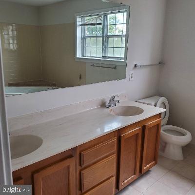 Building Photo - 1232 N Vernon St