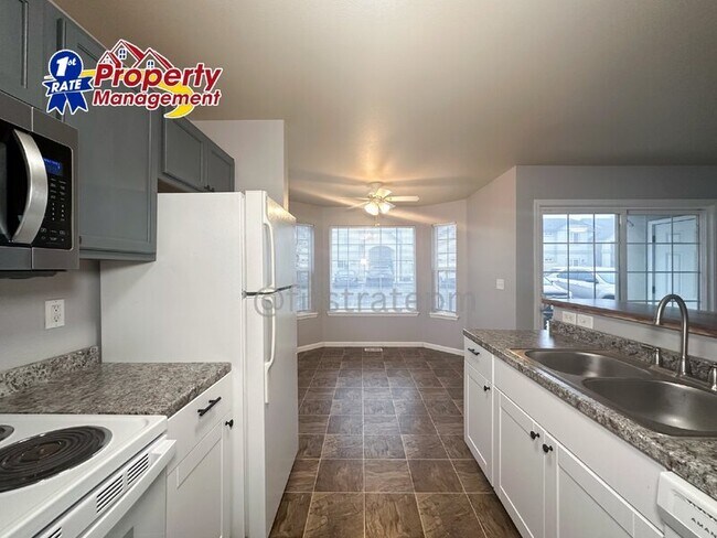 Building Photo - 10042 W Garverdale Ln