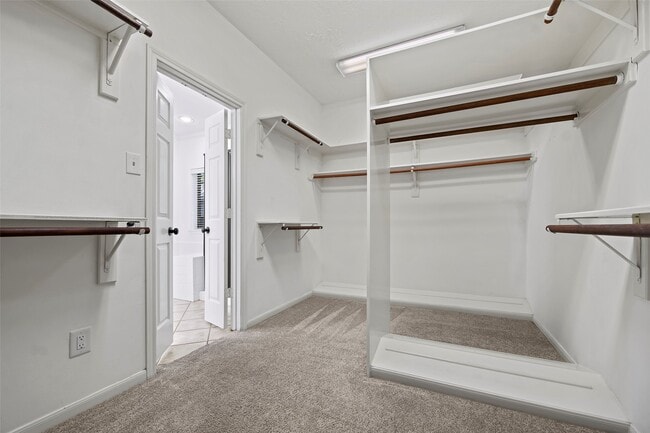 Building Photo - 15106 Vista Heights Dr