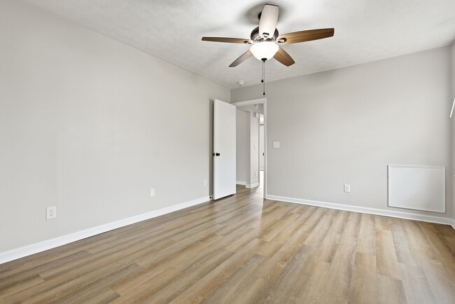 Building Photo - Updated 3BR / 2BA Home – Granite Counters & LVP