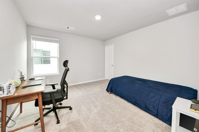 Building Photo - 2473 Carp Dr