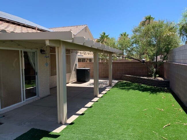 Building Photo - SINGLE STORY WITH A 3 CAR GARAGE IN HENDERSON!!!!
