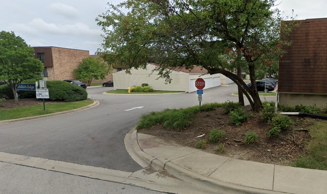 Building Photo - 163 N Waters Edge Dr