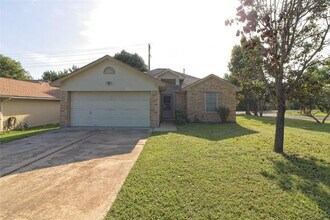 Building Photo - 300 Caladium Ct