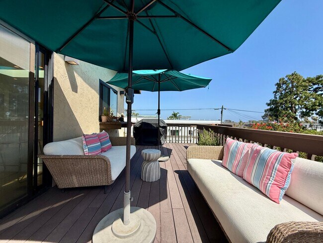Building Photo - Unique 4 Bedroom House with OCEAN VIEWS in Sunset Cliffs! Fully Furnished! 6 Month Lease Term!
