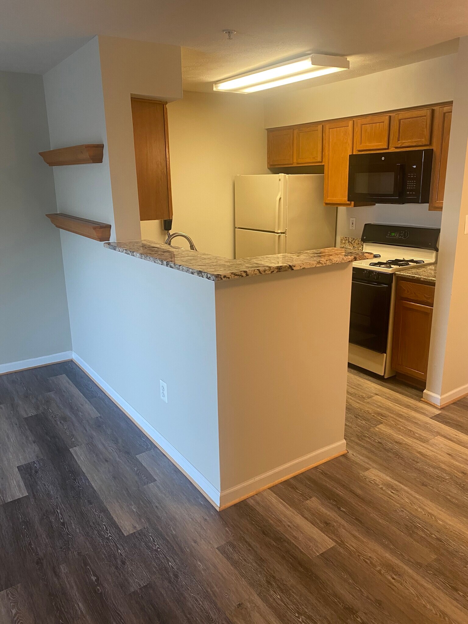 Building Photo - 8911 Town Center Cir