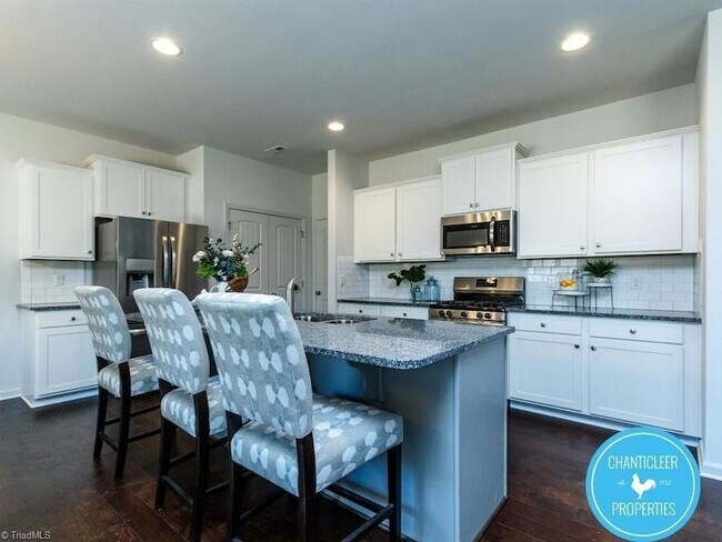 Building Photo - 1313 Achonechy Trl