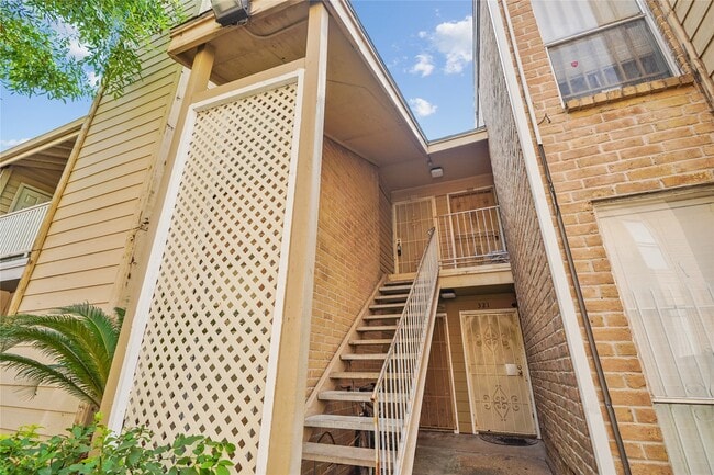 Building Photo - 10211 Sugar Branch Dr