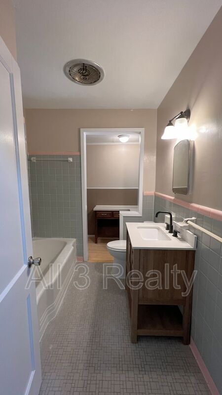 Building Photo - 3505 Pelzer Ave
