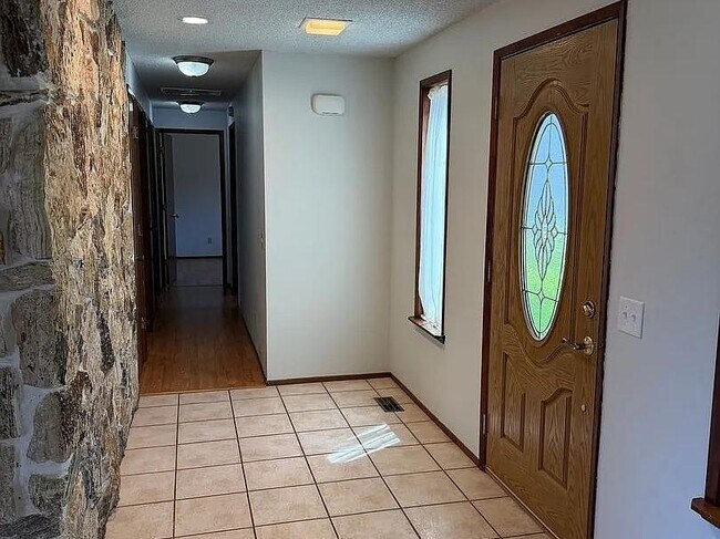 Building Photo - 1422 Lawnridge Ave