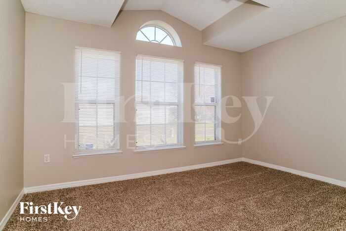 Building Photo - 110 Reeding Ridge Dr W