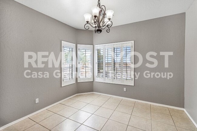 Building Photo - Beautiful home on large lot with pool and Solar!