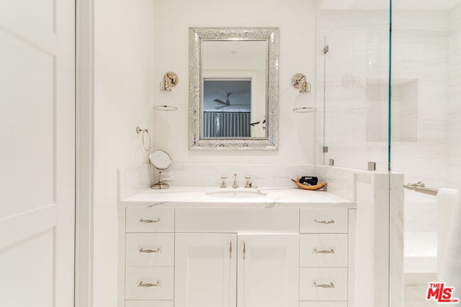 Building Photo - 5770 Busch Dr