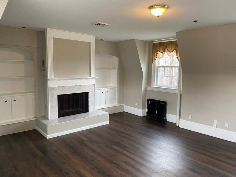 Building Photo - 35 Main St