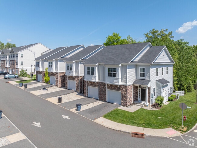 Building Photo - Lennar at the Hills