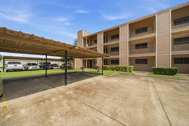 Building Photo - 15575 Marina Dr