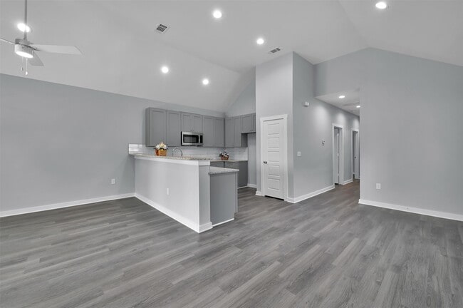 Building Photo - 16646 Meadowcroft St