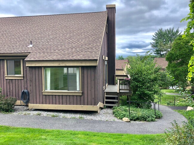 Building Photo - 61 Heritage Vlg