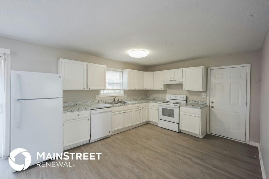Building Photo - 2073 Louis Xiv Ln