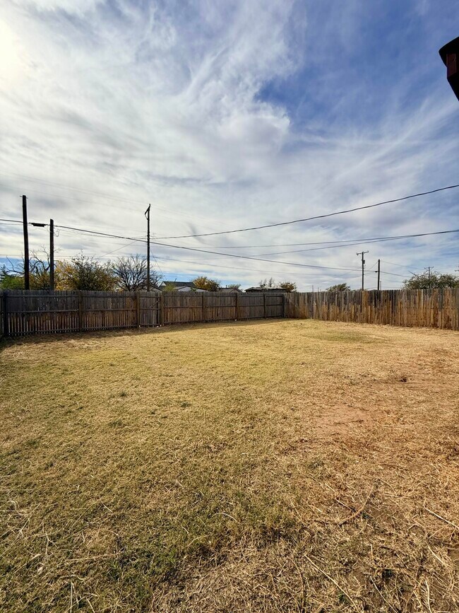 Building Photo - 1716 E 14th St