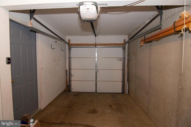 Building Photo - 110 Ingle Pl