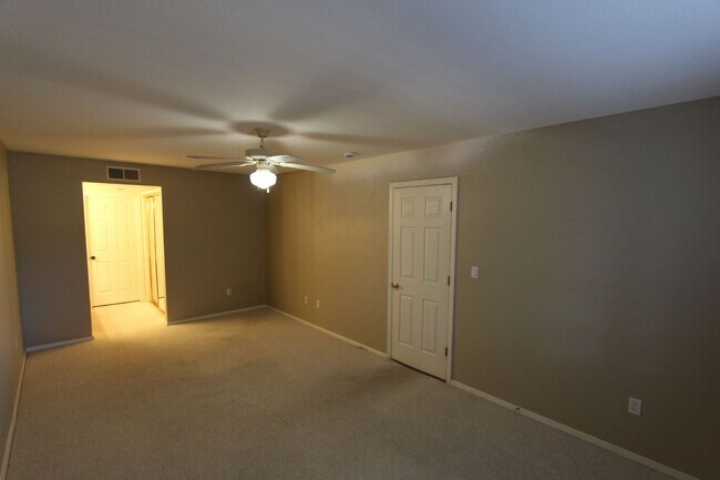 Building Photo - 3-Bedroom Condo in Ponderosa Trails | Backyard + Washer & Dryer