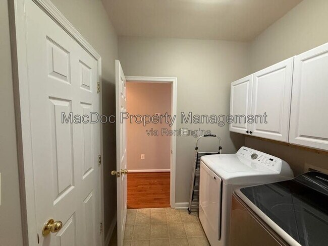 Building Photo - 1404 Graham Dr