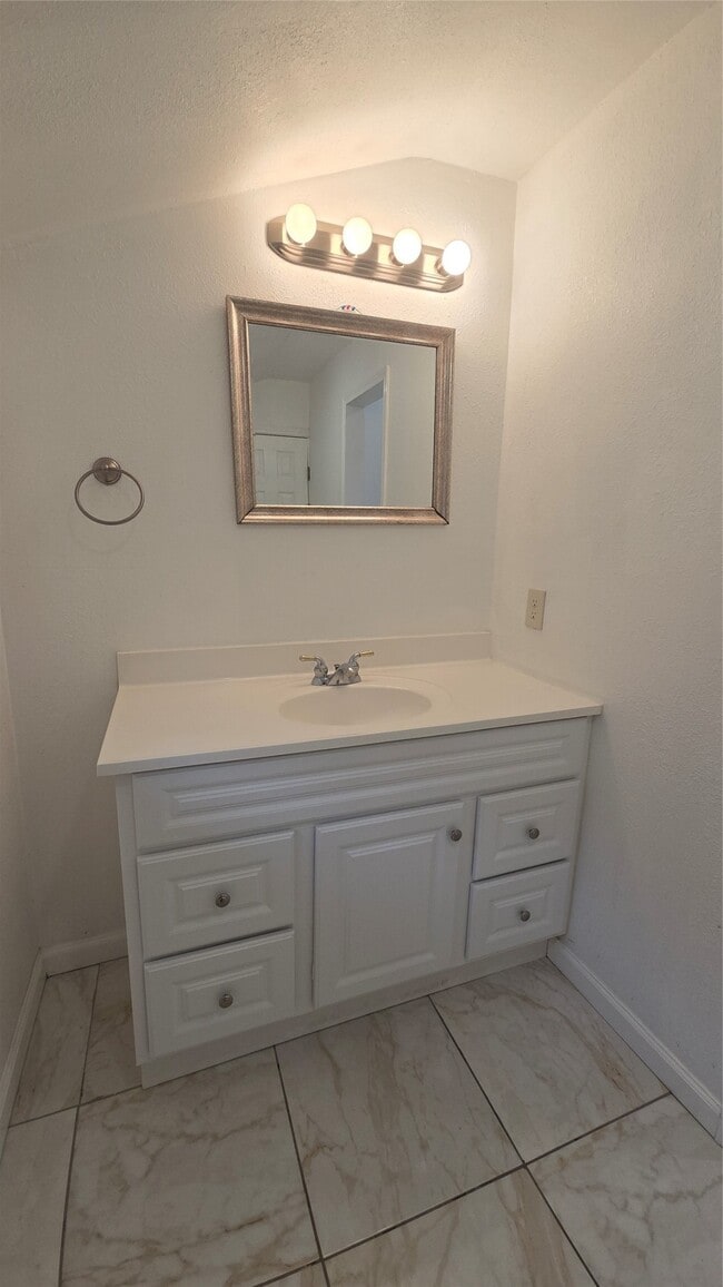 Building Photo - 421 Sidney St