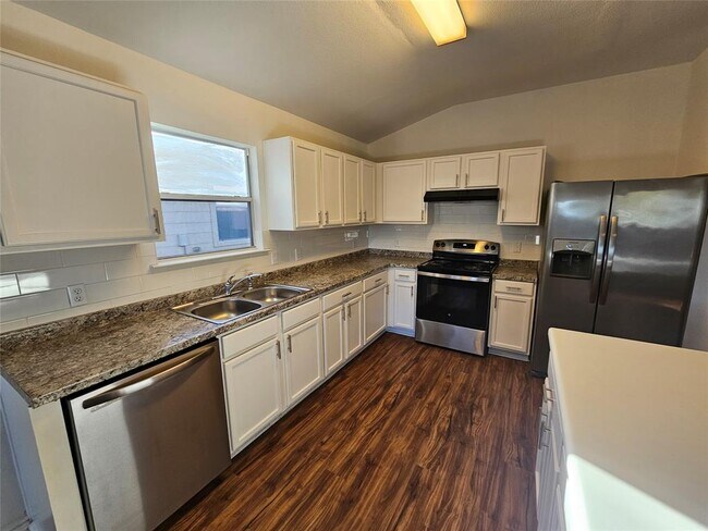 Building Photo - 5213 English Glade Dr