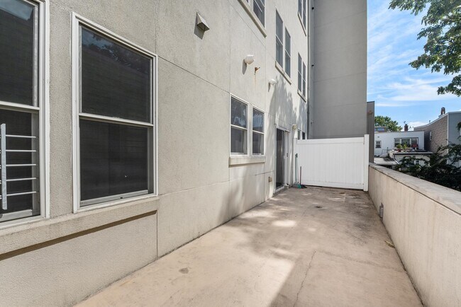 Building Photo - 71 North St