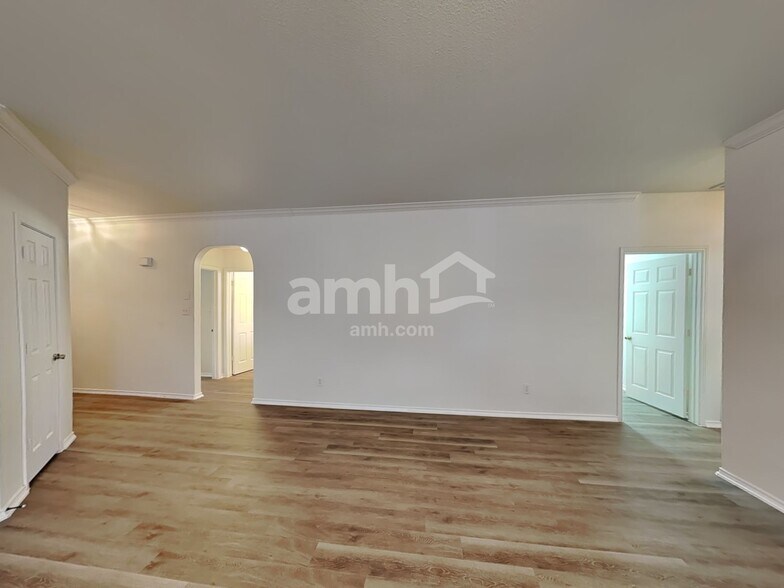 Building Photo - 11039 Arabian Palm