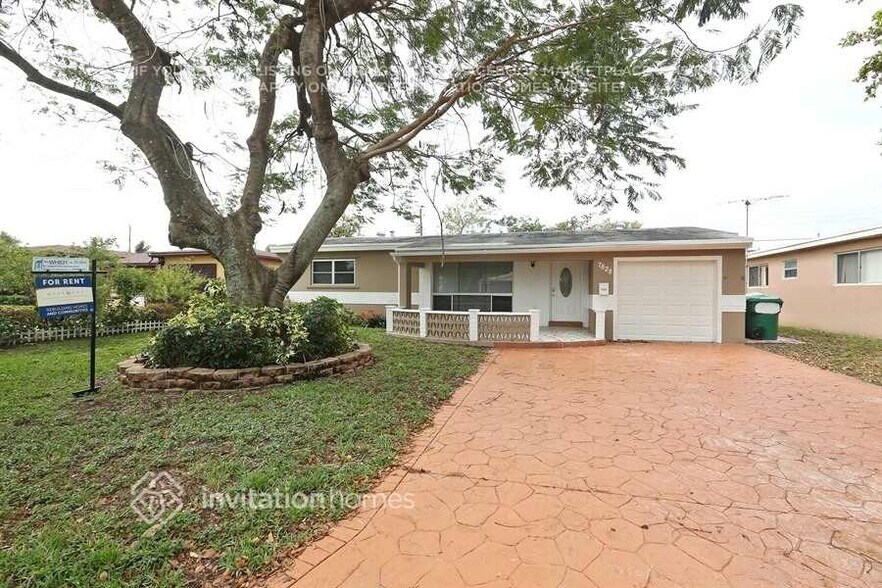 Primary Photo - 7828 Kismet St