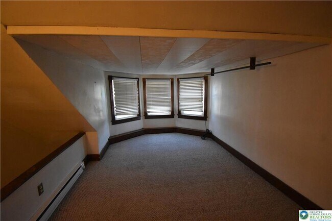 Building Photo - 204 N 9th St