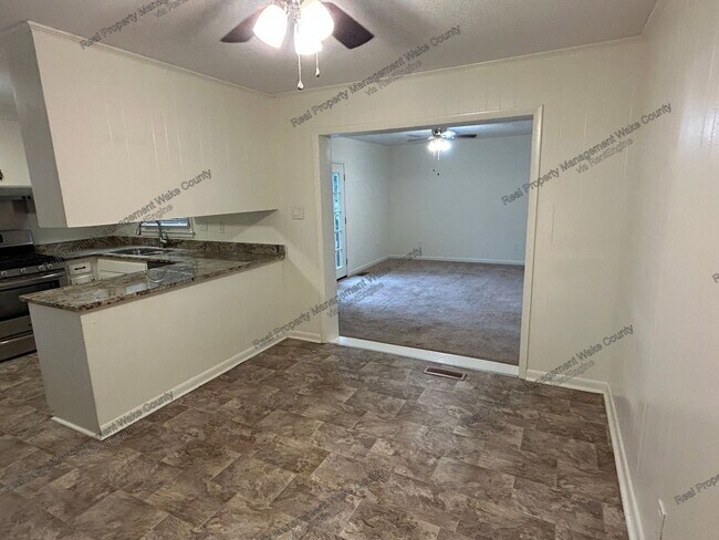 Building Photo - 722 Brunswick Pl