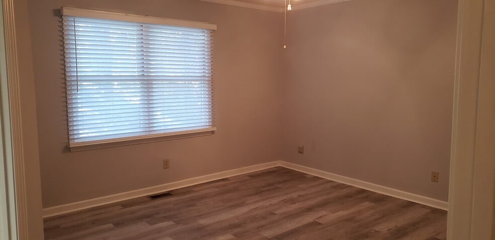 Building Photo - 5472 Four Winds Dr SW