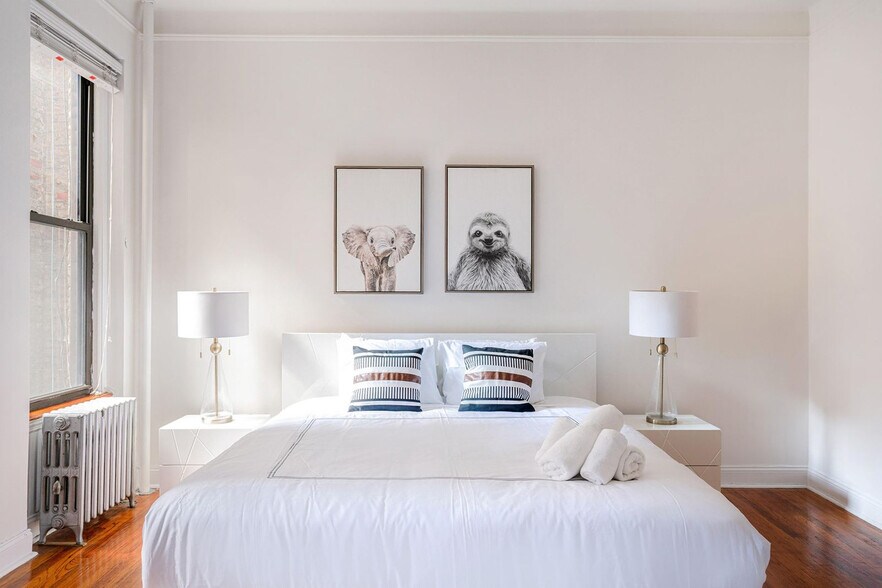 Building Photo - 346 W 17th St