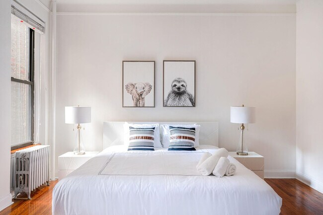 Building Photo - 346 W 17th St