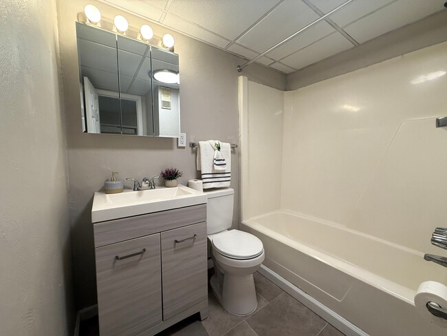 Sycamore Bathroom - Sycamore Gardens