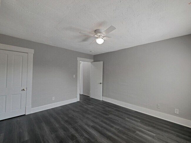 Building Photo - Newly Updated 2 Bedroom Home – Bright, Mod...