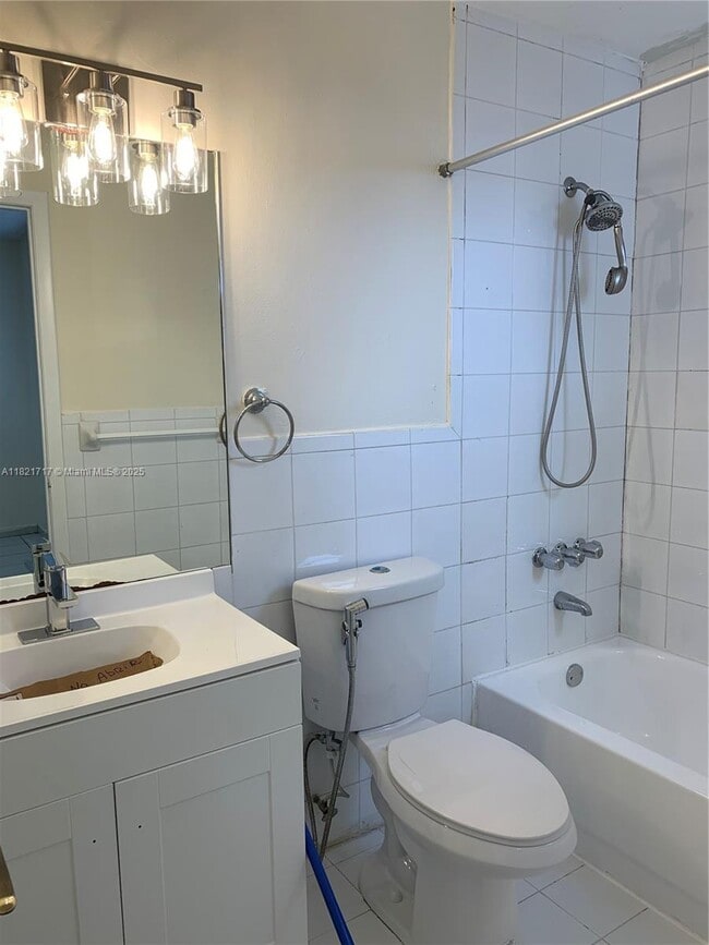 Building Photo - 545 W 79th Pl
