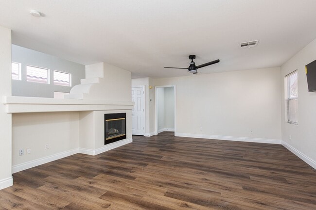 Building Photo - Recently renovated 4 br home in the Southwest