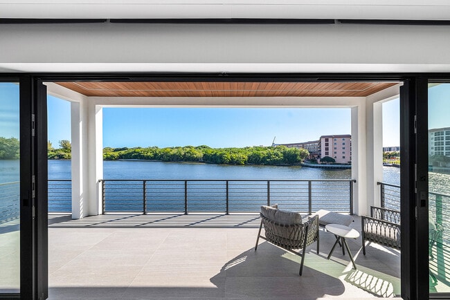 Building Photo - 2934 NE 8th Ave