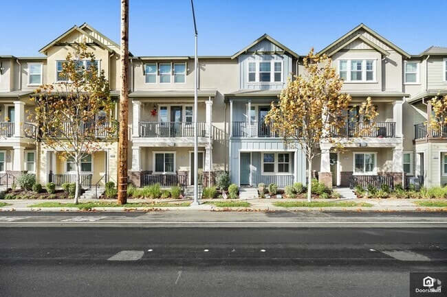 Building Photo - 3909 Portola Cmn