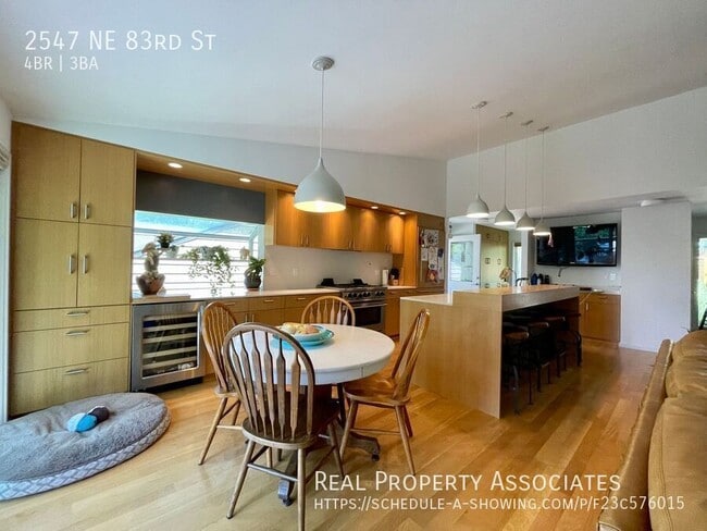 Building Photo - 2547 NE 83rd St