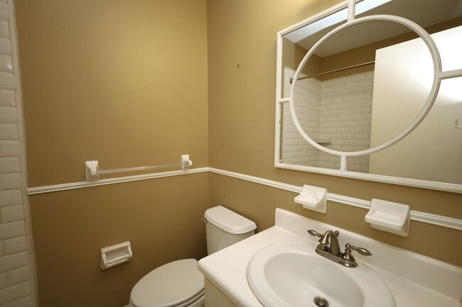 Building Photo - 1209 Linda Dr
